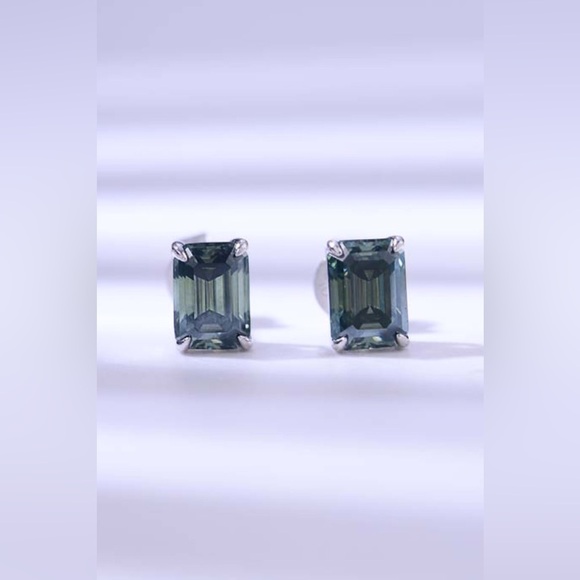 2 Carat Moissanite Stud Earrings in Green - Picture 2 of 4